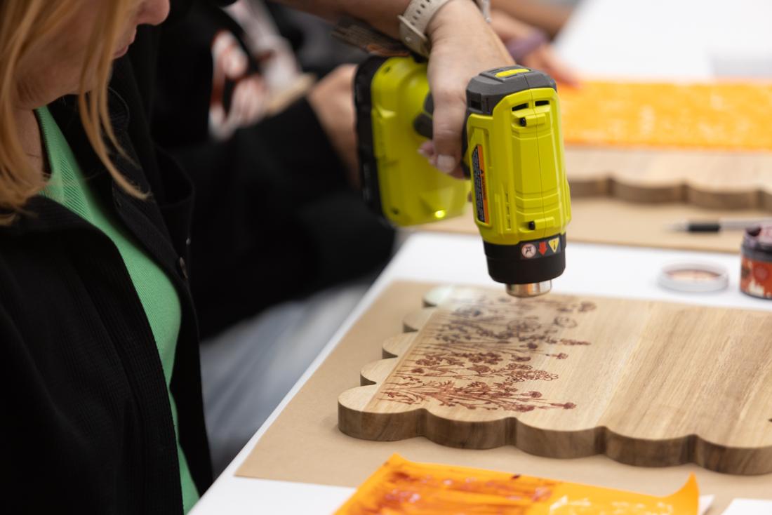 Crafters using Scorch Marker products at the Pinners Conference