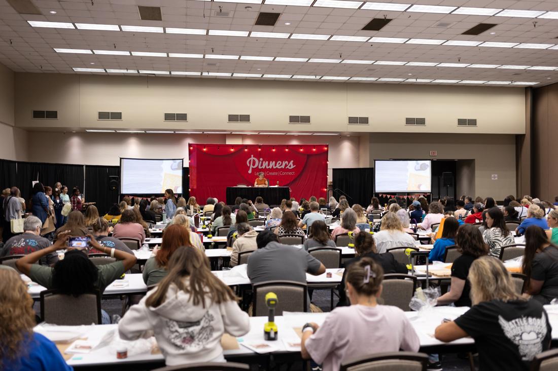 Crafters using Scorch Marker products at the Pinners Conference