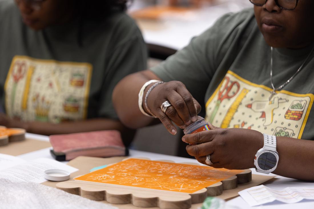 Crafters using Scorch Marker products at the Pinners Conference