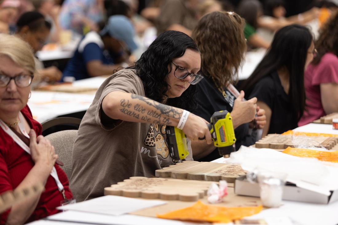 Crafters using Scorch Marker products at the Pinners Conference