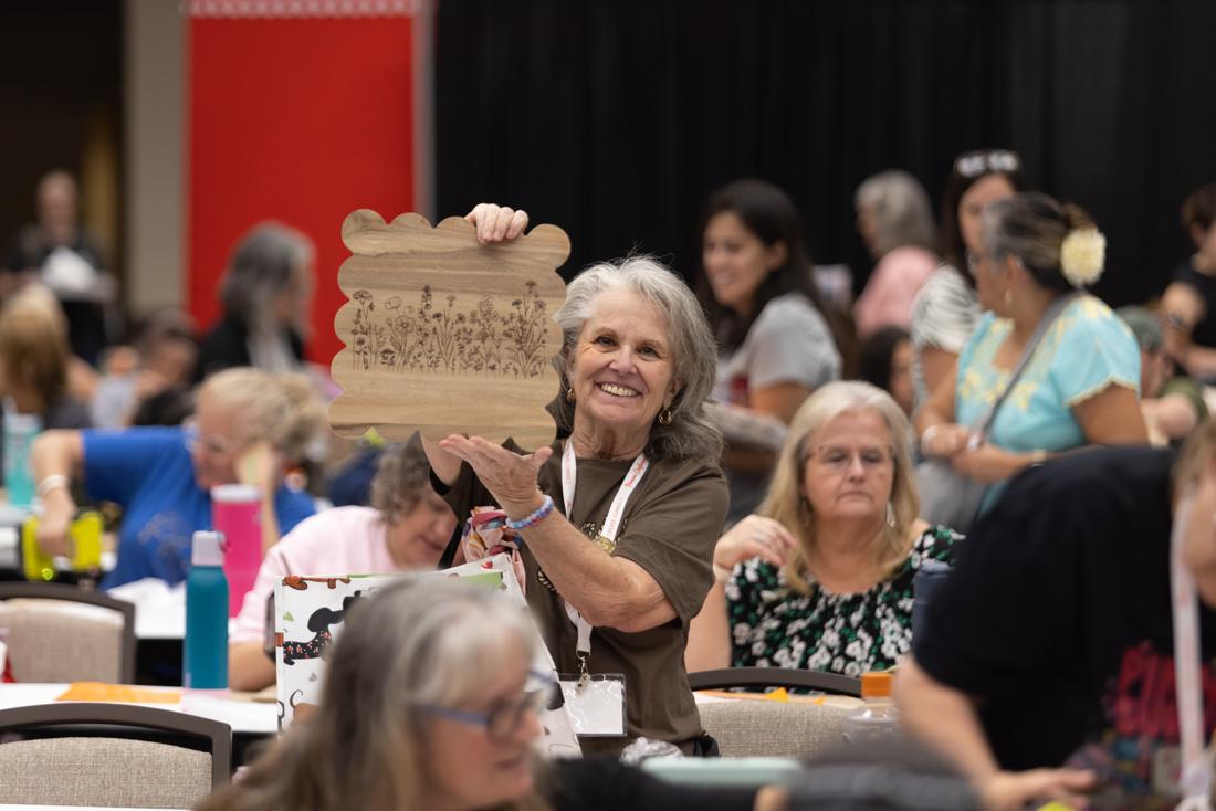 Crafters using Scorch Marker products at the Pinners Conference