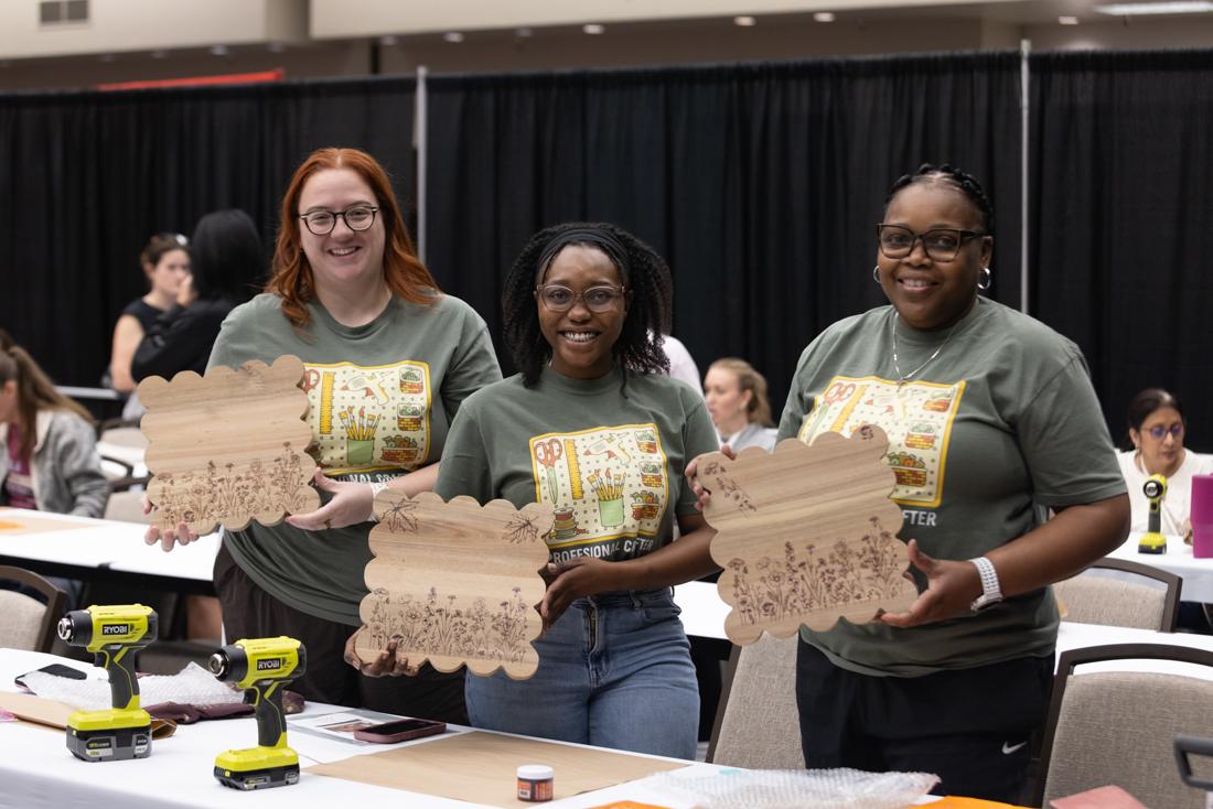 Crafters using Scorch Marker products at the Pinners Conference