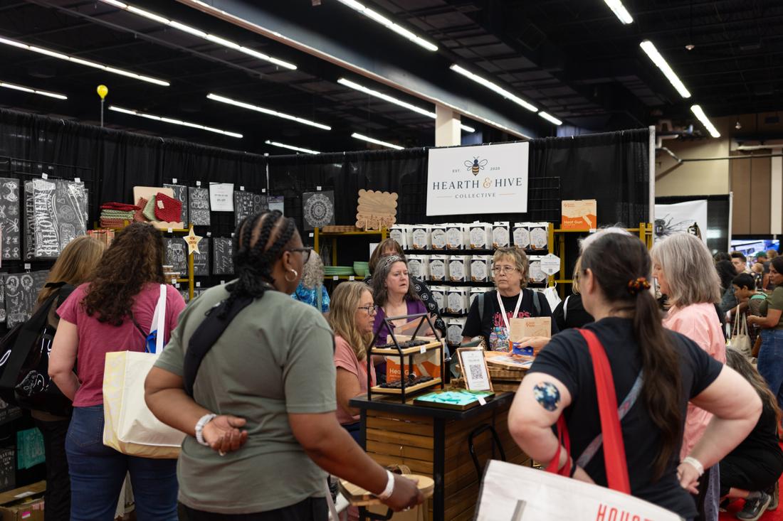 Crafters using Scorch Marker products at the Pinners Conference